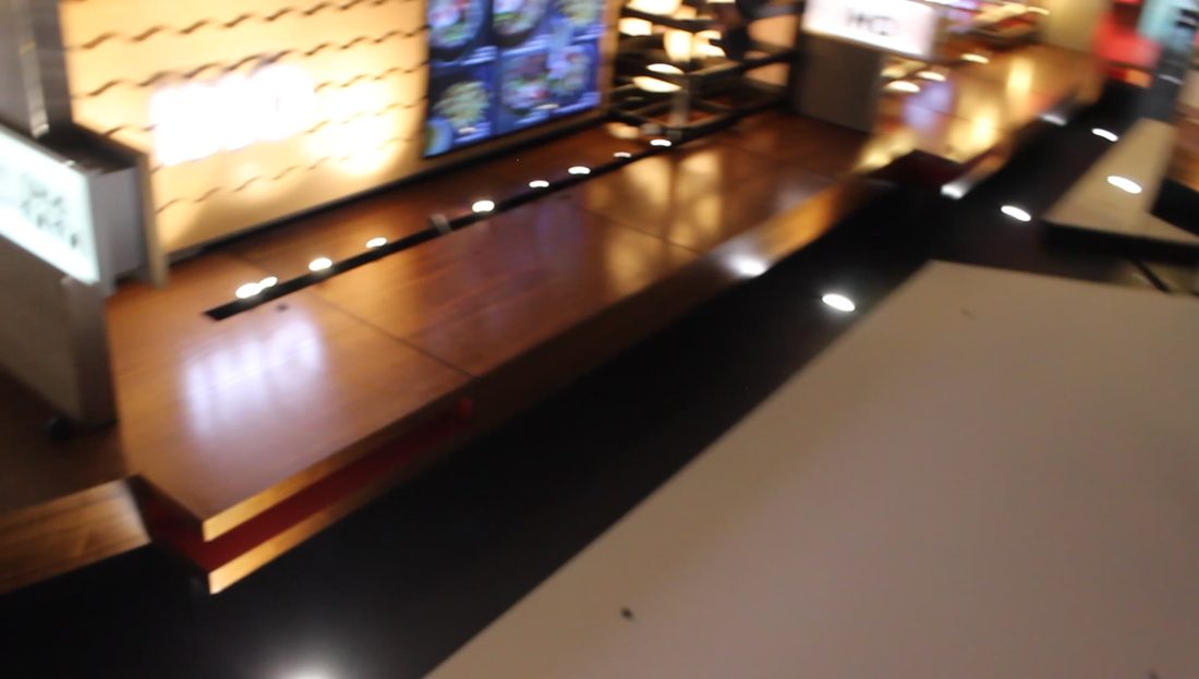 Set restaurant table
